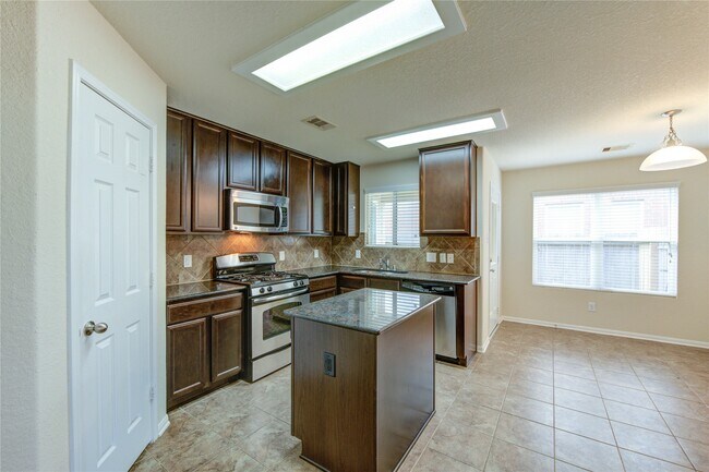 Building Photo - 14839 Fir Knoll Way
