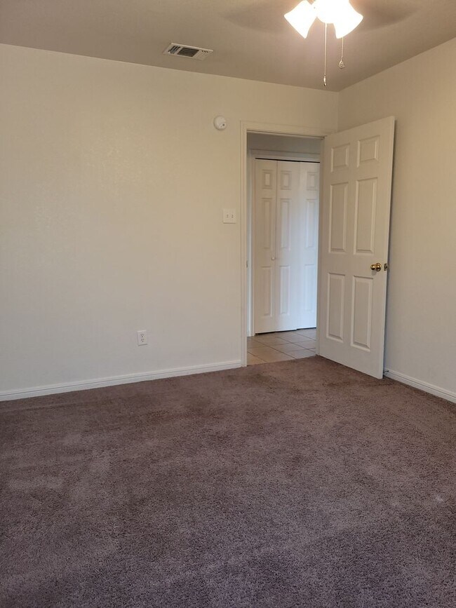 Building Photo - 1507 Nicholas Cir