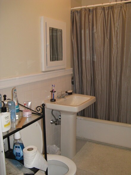 Bathroom - 1699 Cambridge St