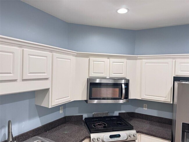 Building Photo - 5495 Hampton Ct