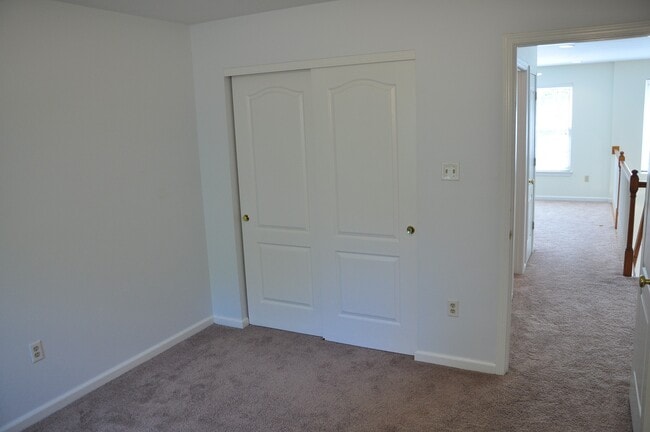 Building Photo - 470 Summit Tree Ct