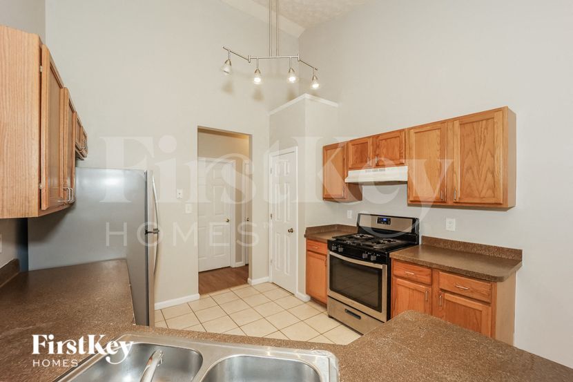 Building Photo - 5713 Old Carriage Dr