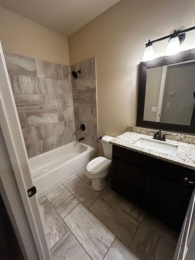 Building Photo - Private Treehouse Views - 3 Bed 2 Bath Home on Cul de sac in Bella Vista!