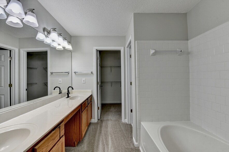 Building Photo - 3415 Oxwell Dr