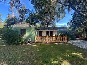 Building Photo - Adorable Oak Park 2/1 With Garden Oasis