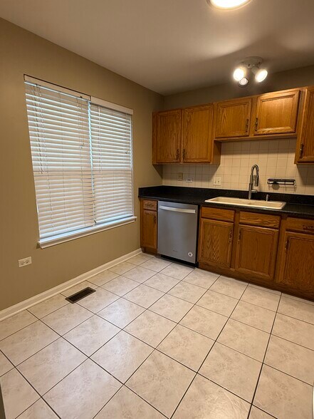 Building Photo - 2607 Sheehan Ct