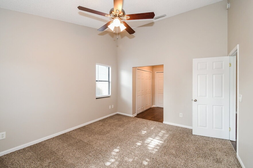 Building Photo - 1384 Rose Hill Dr E