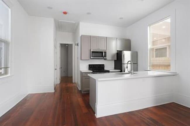 Building Photo - 1832 Baronne St