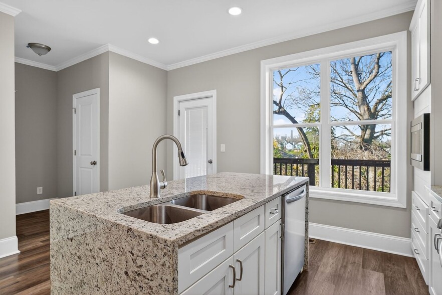 Building Photo - 166 Vanira Ave SE