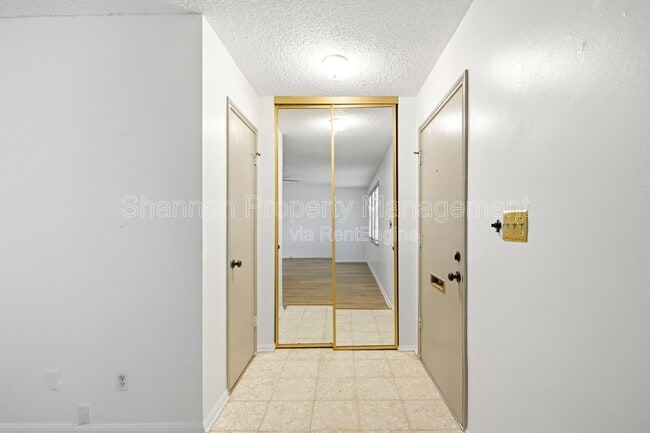 Building Photo - 2275 Triway Ln