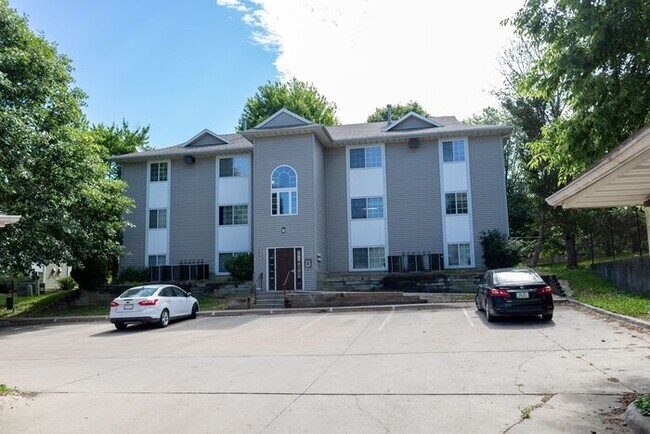 Primary Photo - $1,095 | 2 Bedroom, 1 Bathroom 2nd Floor C...