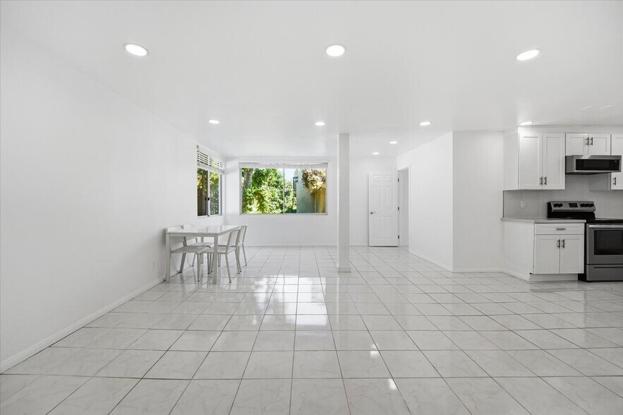 Building Photo - 5301 Balboa Blvd