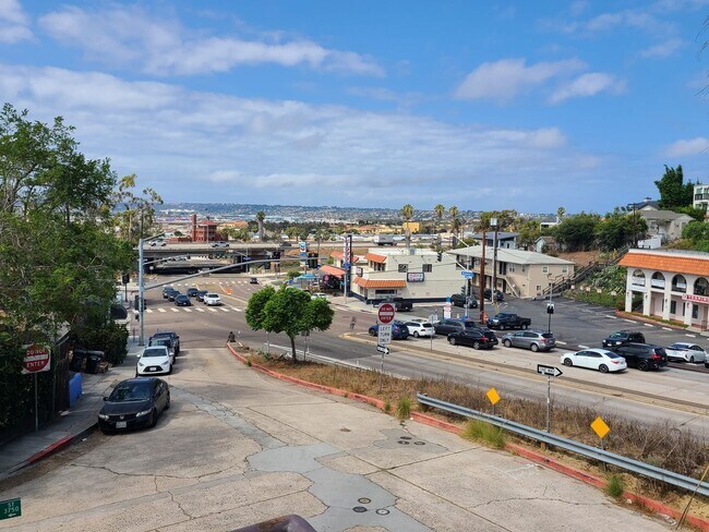 Building Photo - 2 Bed/2.5 Bath plus Large Bonus Room - For...