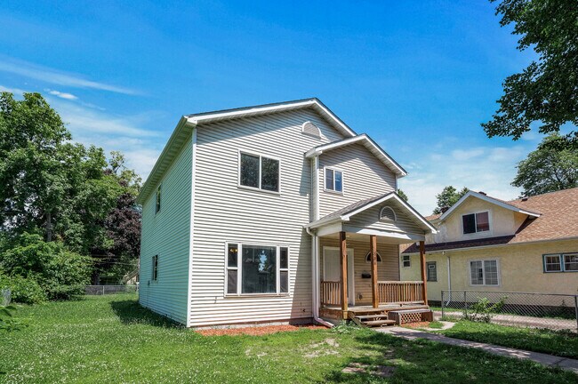 Building Photo - 306 N 23rd Ave