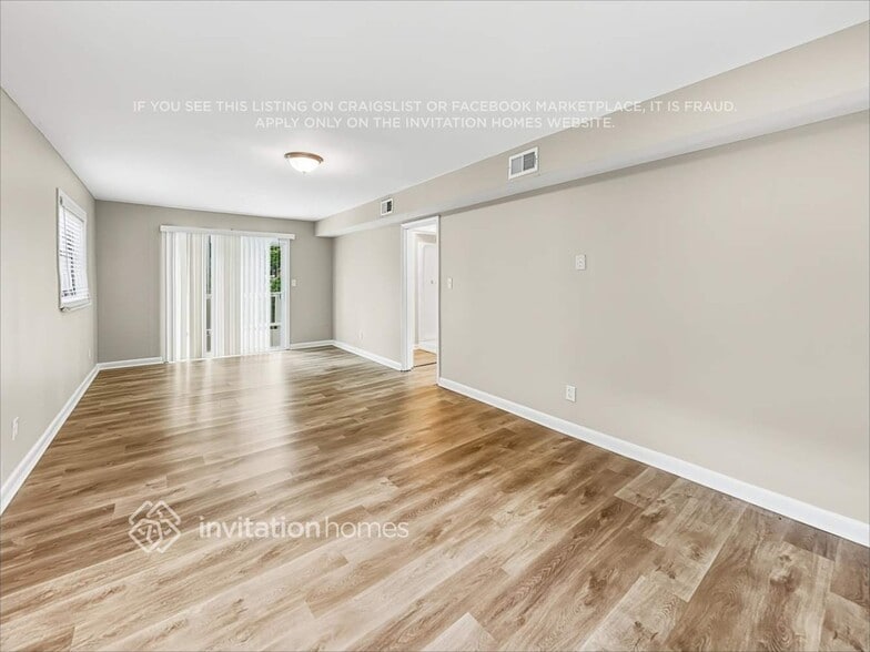 Building Photo - 2652 Williamsburg Dr