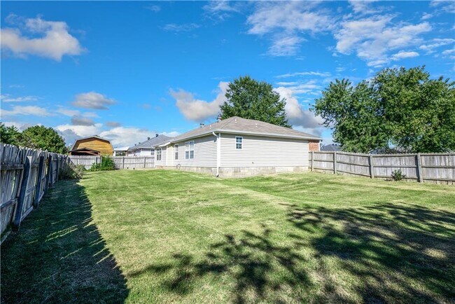 Building Photo - 1005 Zachary Dr