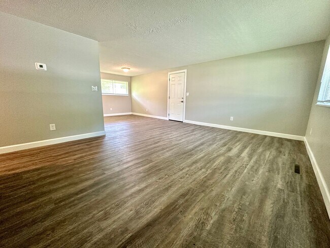 Building Photo - 4408 Lesher Dr