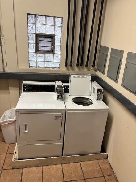 Building Photo - 10401 S Ewing Ave