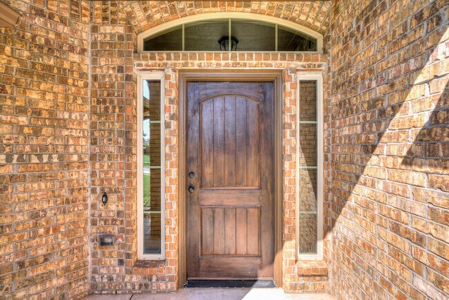 Building Photo - 1713 Pinewood Dr