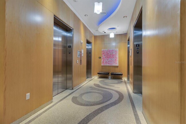 Building Photo - 150 E Robinson St