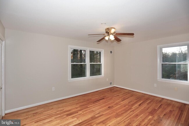 Building Photo - Wonderfull move-in ready property in a great Bethesda location
