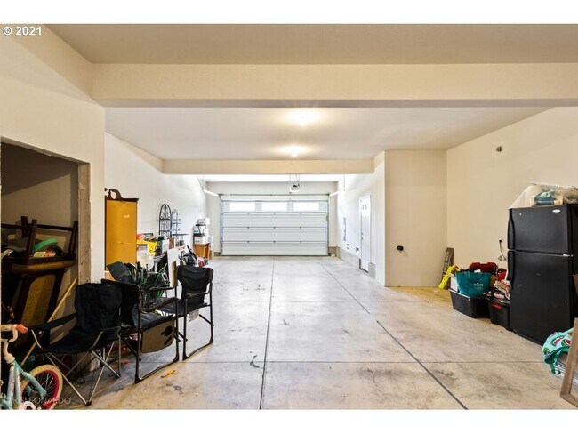 Building Photo - 123 Loganberry Ct