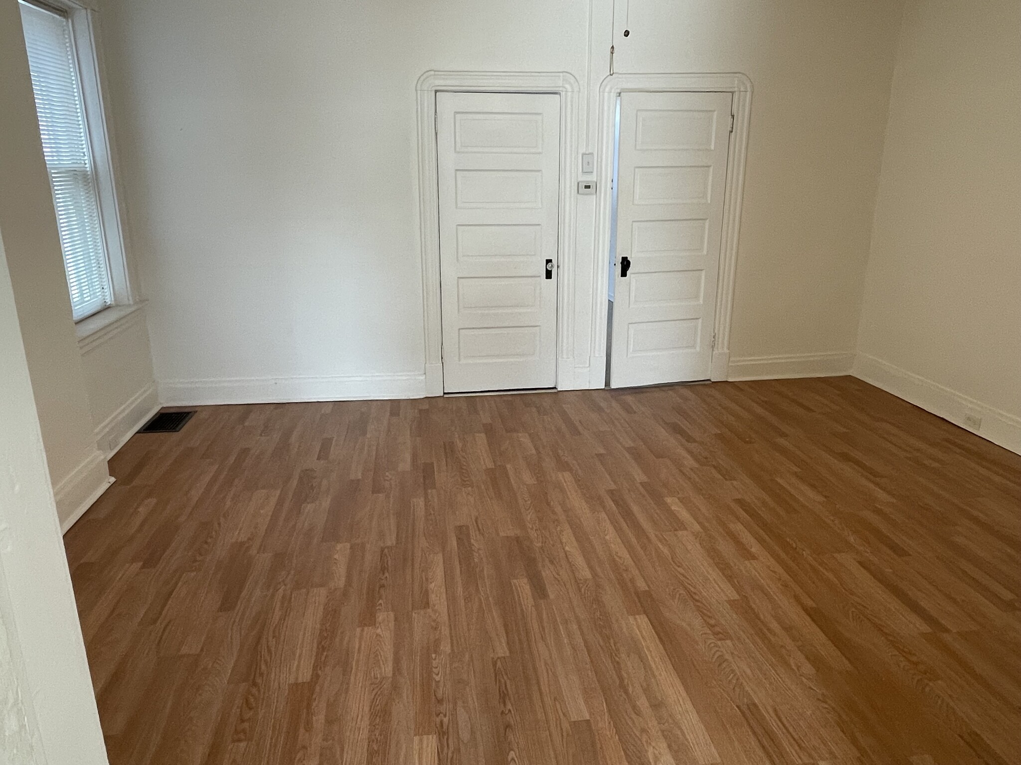 Large middle room. Closet door located on the left. Hallway door on the right. - 5313 Magnolia Ave