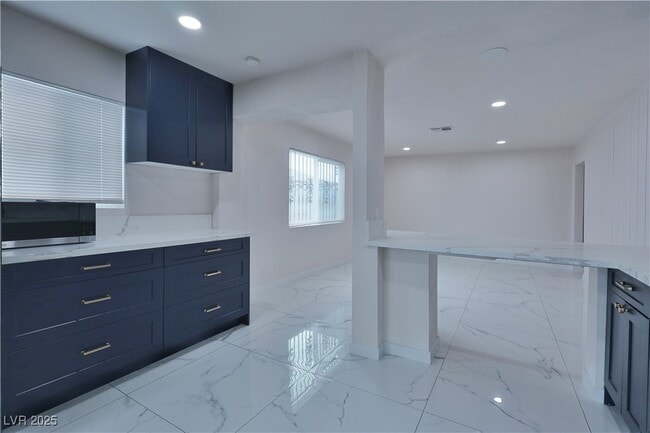 Building Photo - 4023 Cll Del Sol