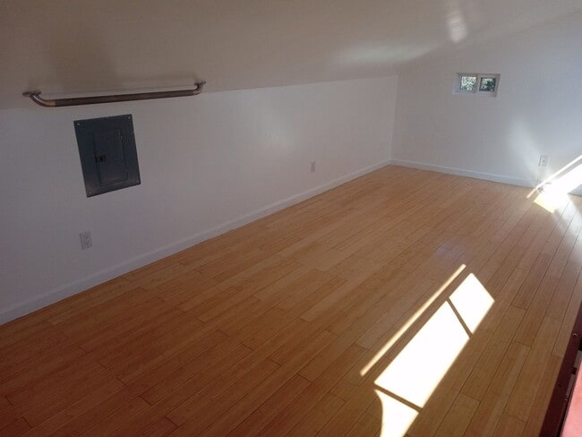 Building Photo - COZY HOME IN THE BEAUTIFUL TOWN OF TIJERAS | Showings available NOW!!