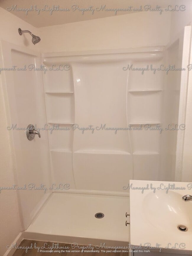 Building Photo - 2 Bedroom / 2 Bathroom Home in Historic Springfield ? Huge Fenced Yard