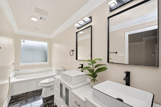 Building Photo - 12522 Magnolia Canyon