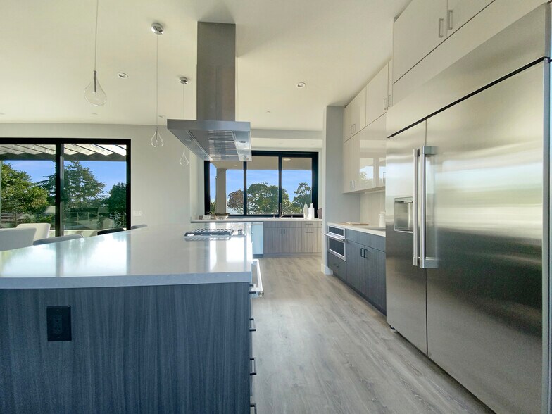 Building Photo - 10 Notre Dame Pl