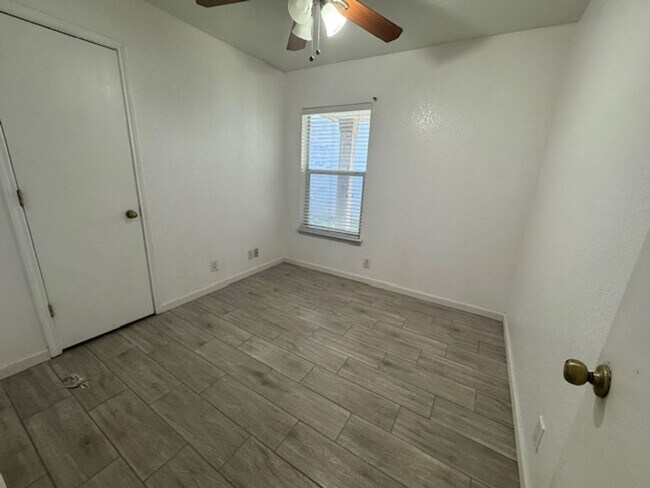 Building Photo - Nice One Story 3 Bedroom 2 Bath Home Backi...
