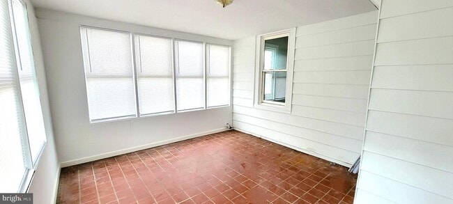 Building Photo - 104 Middleneck Ln