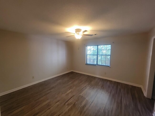 Building Photo - 3914 Almon Dr