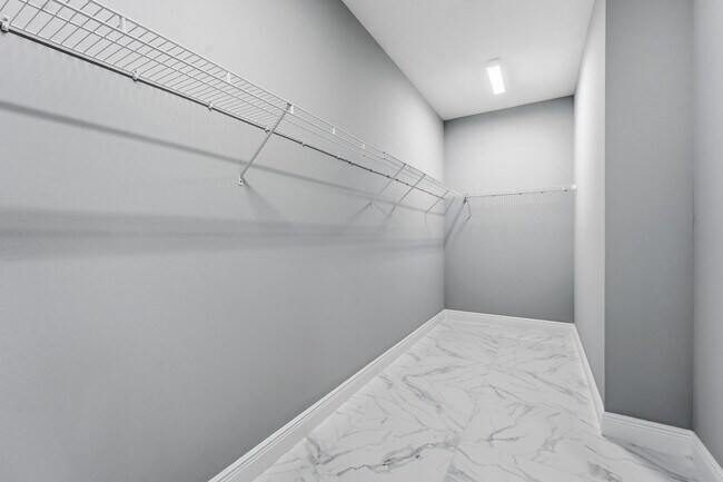 Building Photo - 6391 High Pointe Cir