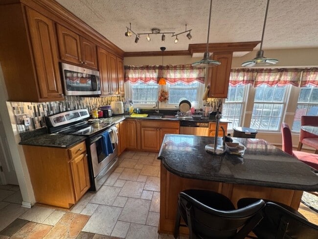 Building Photo - 8310 Chestnut Farm Ln