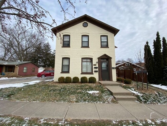 Building Photo - $1,500 | 2 Bedroom, 1 Bathroom 1st Floor Duplex | No Pets | Available for an August 11th, 2026 Mo...