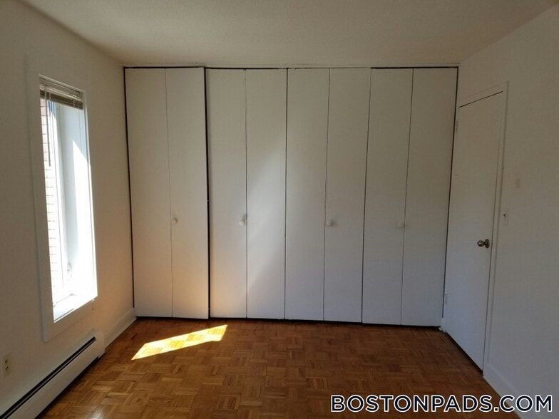 Building Photo - 524 Putnam Ave