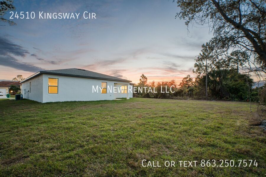 Building Photo - 24510 SW Kingsway Cir