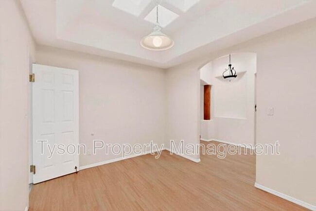 Building Photo - 10139 Arroyo Crest Dr NW