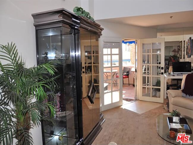 Building Photo - 500 E Amado Rd