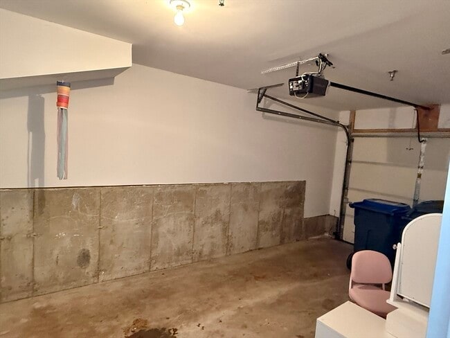Building Photo - 28 Daffodil Ct