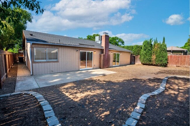 Building Photo - 259 Silver Star Ct