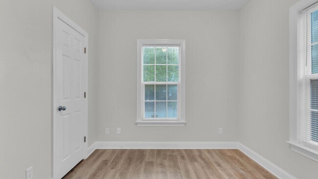 Building Photo - Nestled between Southside & St. Elmo - 3 b...