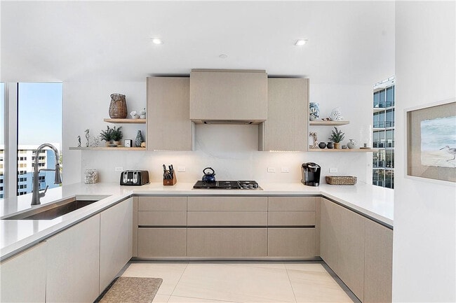 Building Photo - 2200 N Ocean Blvd