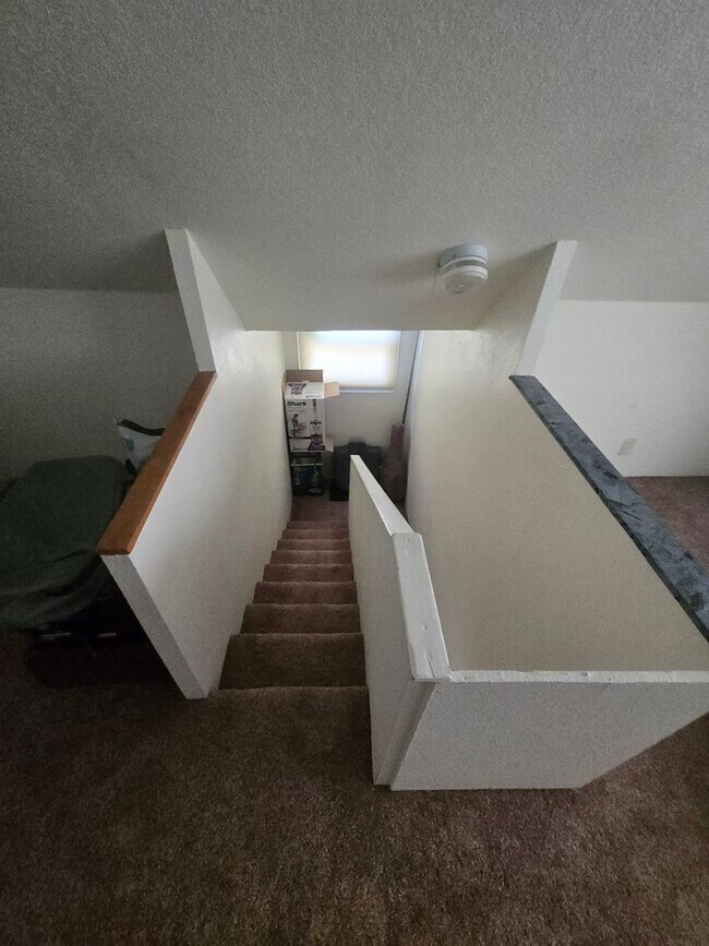 Building Photo - Spacious and Bright 3B Home in Longmont Available for July. Great Location!