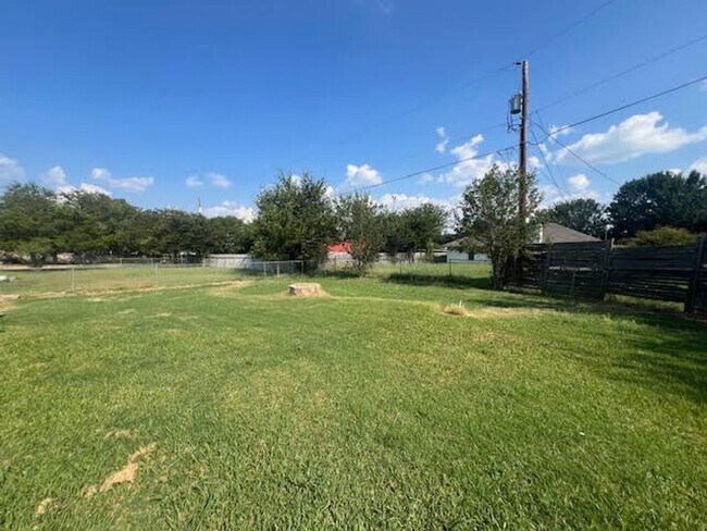 Building Photo - 195 Ashland Dr