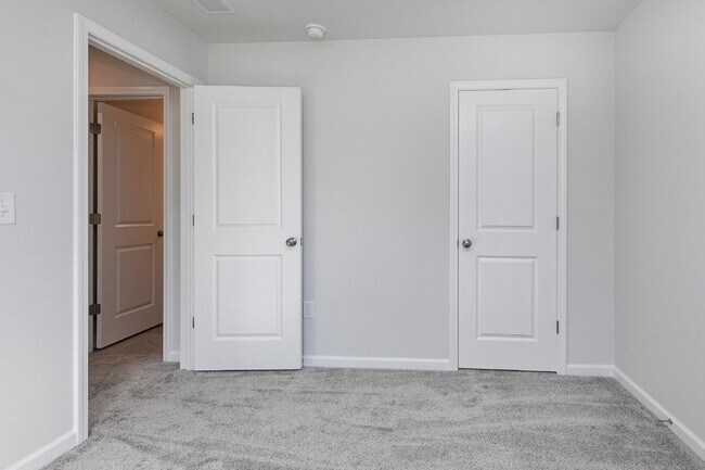 Building Photo - 580 Glen Clova Dr