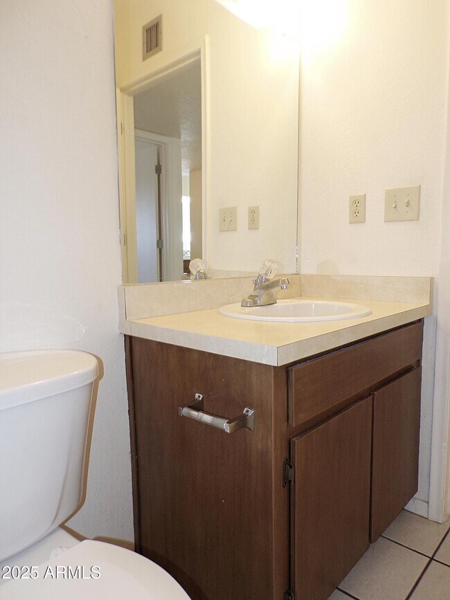 Building Photo - 4251 Plaza Oro Loma